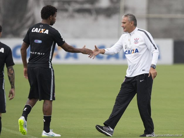 Tite recebe Gil de volta da Seleção -Foto: Daniel Augusto Jr/Agência Corinthians