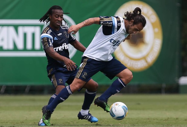 Valdivia treina no Palmeiras