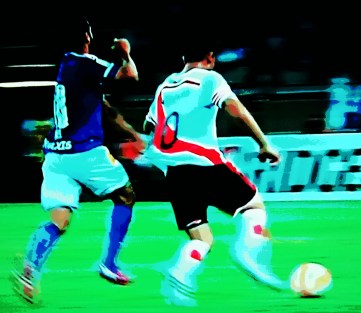 Gabriel Xavier agarra Gonzalo Martínez , é expulso e sai  aplaudido 