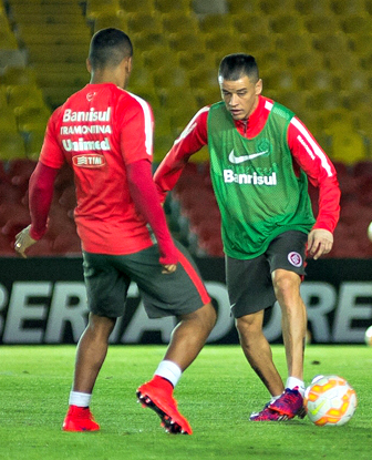 D'Alessandro treiina em El Campín - Foto: Alexandre Lops/Internacional