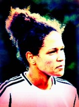 Celia Sasic: adeus ao futebol