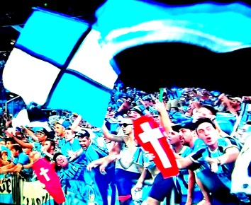 Torcida do Grêmio festeja goleada e retorno triunfal ao G-4