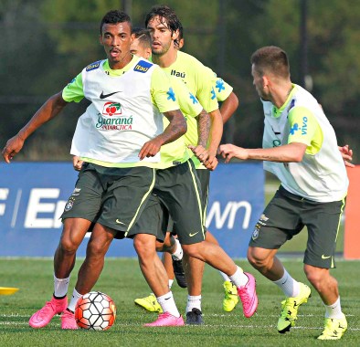 Luiz Gustavo na Seleção: os melhores do mundo? - Foto: Rafael Ribeiro/CBF