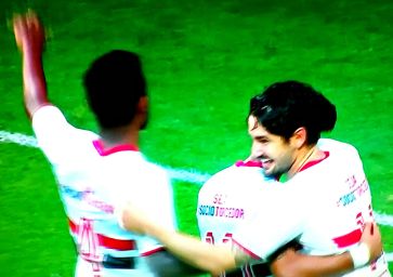 Pato: vitória do São Paulo alegra o Corinthians