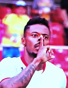 Michel Bastos: em resposta às vaias, o gol