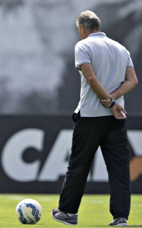 Tite: com quem treinar? - Foto: Daniel Augusto Jr./Ag. Corinthians