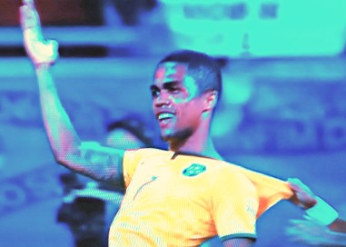 Douglas Costa: arquiteto e engenheiro de Brasil 3 x 0 Peru 