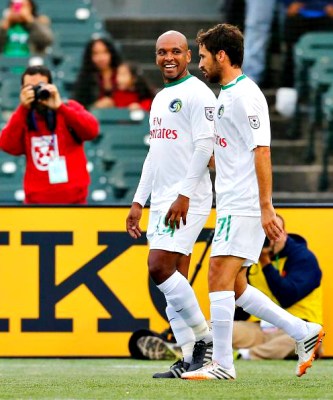 Marcos Senna e Raúl: campeões dão adeus ao futebol