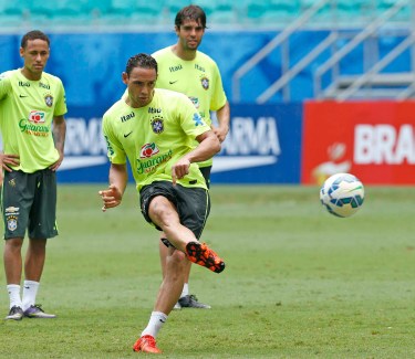 Ricardo Oliveira treina a mira na Fonte Nova – Foto: Rafael Ribeiro/CBF