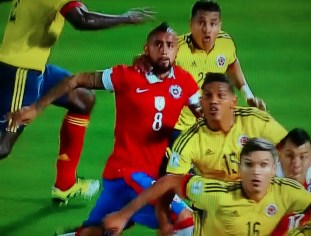 Vidal fez 1 a 0, mas Chile deixou James Rodríguez empatar